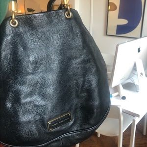Marc Jacobs Large Q Hillier Leather Bag (black)